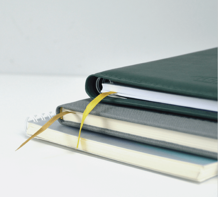 2026 agendas en simili-cuir avec vue sur la semaine